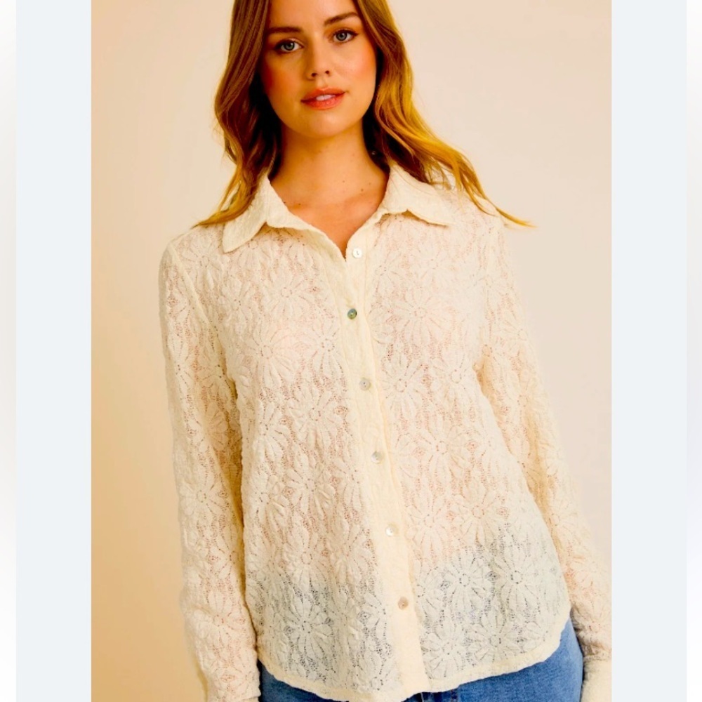 NWT GILLI Premium Boutique Lace Button Up Ling Sleeve Off White Medium. -XL
